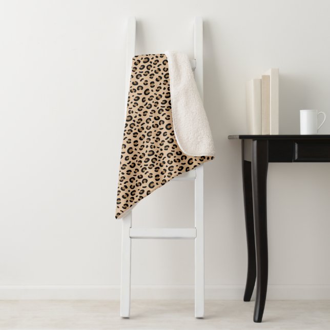 Cooler, moderner und eleganter Leopardendruck Sherpadecke (Beispiel)