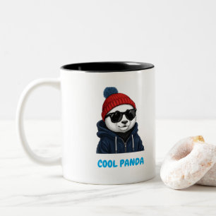 Cooler Panda mit Brille und Beanie Zweifarbige Tasse