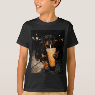 Cooler Rottweiler trinkt eisgekühlten Kaffee lusti T-Shirt