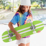 Cooler Skater Grüne weiße Streifen Mit Monogramm Skateboard<br><div class="desc">Erstellen Sie Ihre eigenen, personalisierten, modernen, coolen, stilvollen, hellgrünen und weißen Rennstreifen, elegante Typografie-Skripte, beste Qualität harten Rock-Ahorn-Wettkampfdeck. Zum Anpassen geben Sie einfach Ihren Namen / Monogramm / Initialen ein. Während Sie hinzufügen / Design, werden Sie in der Lage sein, eine Vorschau auf Ihre Erstellung zu sehen, während der gesamten....</div>