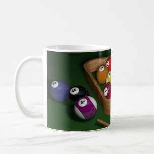 Cooler und farbenfroher Billardtisch, Balls, Rack, Kaffeetasse