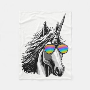 Cooler Unicorn mit Regenbogen sunglass Fleecedecke