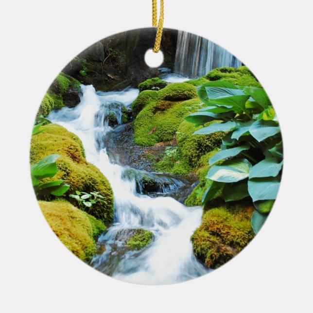Cooler Wasserfall im Grüngarten Keramikornament (Vorne)