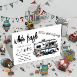 Cooler weißer Müll 30. Geburtstagseinladungen Einladung<br><div class="desc">Machen Sie sich mit unserem White Trash 30. Geburtstag Einladungen für ein cooles und abenteuerliches Fest fertig! Diese Einladungen sind voll von Spaß und Einstellung, perfekt für einen unvergesslichen Geburtstagsbash. Mit einem trendigen Design, das die Essenz des Themas "Weißer Müll" einfängt, verleihen sie dem Set den perfekten Ton für ein...</div>