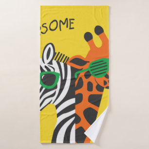 Cooler Zebra und Giraffe mit Brille auf gelb b Badehandtuch