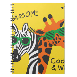 Cooler Zebra und Giraffe mit Brille auf gelb b Notizblock