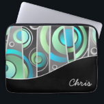 Cooles Abstraktes geometrisches Muster mit Monogra Laptopschutzhülle<br><div class="desc">Schützen Sie Ihren Laptop oder Ihr Tablett stilvoll mit einem coolen,  abstrakten geometrischen Design,  das einen Pop-Kunstcharakter hat. Ein passendes,  gekrümmtes Band verankert das Design und enthält ein personalisiertes Monogramm,  das Sie mit Ihrem Namen oder anderen Texten bearbeiten können.</div>