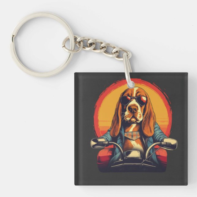 Cooles Basset-Hundbiker bei Sonnenuntergang Schlüsselanhänger (Vorderseite)