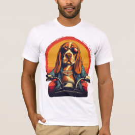 Cooles Basset-Hundbiker bei Sonnenuntergang T-Shirt