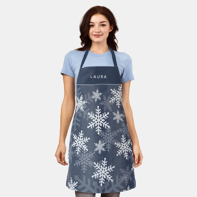 Cooles Blau und Weiße Schneeflocken Weihnachtsfeie Schürze (Getragen)