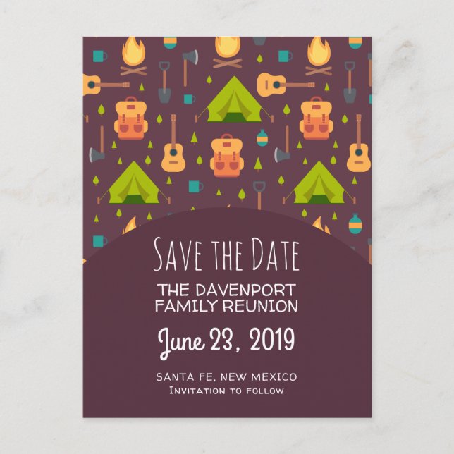 Cooles Camping Outdoorsy-Muster Save the Date Postkarte (Vorderseite)