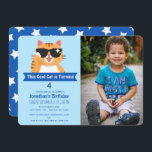 Cooles Cat Funny Niedlich Child's Birthday Foto Einladung<br><div class="desc">Feiern Sie den besonderen Tag der coolen Katze mit diesem Coolen Kindergeburtstag. Die niedliche orangefarbene Tischkatze mit Sonnenbrille auf hellpastellfarbenem Hintergrund. Das Gegenteil ist ein Muster weißer Sterne. Matching Items in unserem Shop für ein komplettes Party Thema. Für weitere Fragen kontaktieren Sie uns bitte unter ThePaperieGarden@gmail.com. Foto freundlich von Pexels...</div>