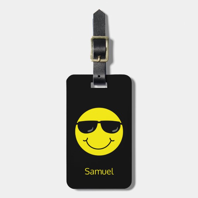 Cooles Gelbes Emoji Gesicht mit Sonnenbrille Monog Gepäckanhänger (Vorderseite vertikal)
