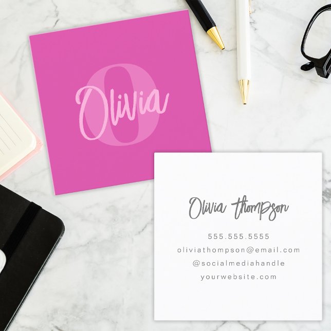 Cooles Monochrome Preppy Pink Trendy Script Monogr Quadratische Visitenkarte (Von Creator hochgeladen)