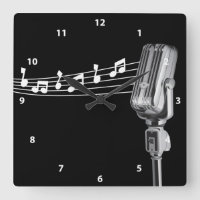 Cooles Retro-Mikrofon und Uhr für Musikanweisungen