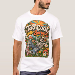 Cooles Skelett in einem blühenden Garten T-Shirt