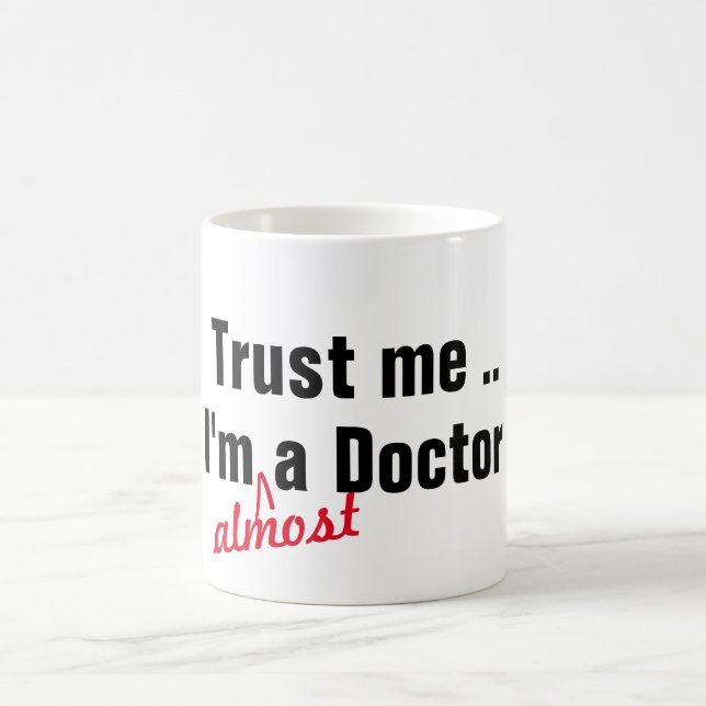 cooles Vertrauen, ich bin fast Arzt medizinische W Kaffeetasse (Mittel)