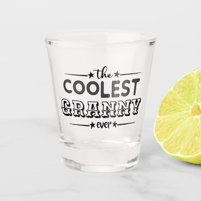 Coolste GRANNY je Bar Party Typografie lustig Schnapsglas (Vorderseite)