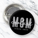 Coolste Mama seit 20XX Moderne, einfache Preppy Button<br><div class="desc">Dieses einfache und moderne Design besteht aus san-Serifentypografie.</div>