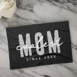 Coolste Mama seit 20XX Moderne, einfache Preppy Geschirrtuch<br><div class="desc">Dieses einfache und moderne Design besteht aus san-Serifentypografie.</div>