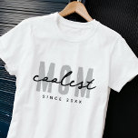 Coolste Mama seit 20XX Moderne, einfache Preppy T-Shirt<br><div class="desc">Dieses einfache und moderne Design besteht aus san-Serifentypografie.</div>