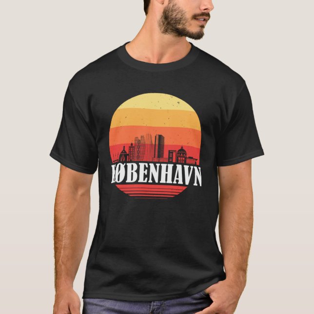 Copenhagen Skyline in Retro Vintage Style T-Shirt (Vorderseite)