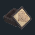 Copper-Geschenkboxen zum 22. Hochzeitstag Kiste<br><div class="desc">Ein schönes und einfaches Herzdesign,  das genau sagt,  was Sie gewollt haben,  um ihre 22 Jahre Ehe auf einer Geschenkboxen zu ehren? Dann ist vielleicht meine originelle Rose Grafik mit diesem alten,  Coppery-Farbton genau das Richtige!</div>