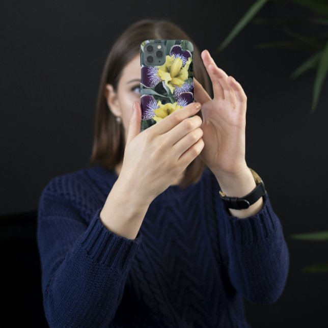 Coque iPhone 16 Floral d'Irises pourpre et jaune sans fil (In Situ)