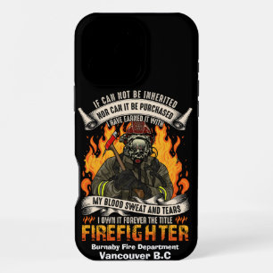 Coque iPhone 16 Pro Max Courageux pompier entouré de flammes la nuit