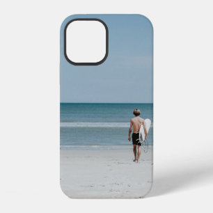 Coque iPhone 12 Deux personnes marchant sur la côte