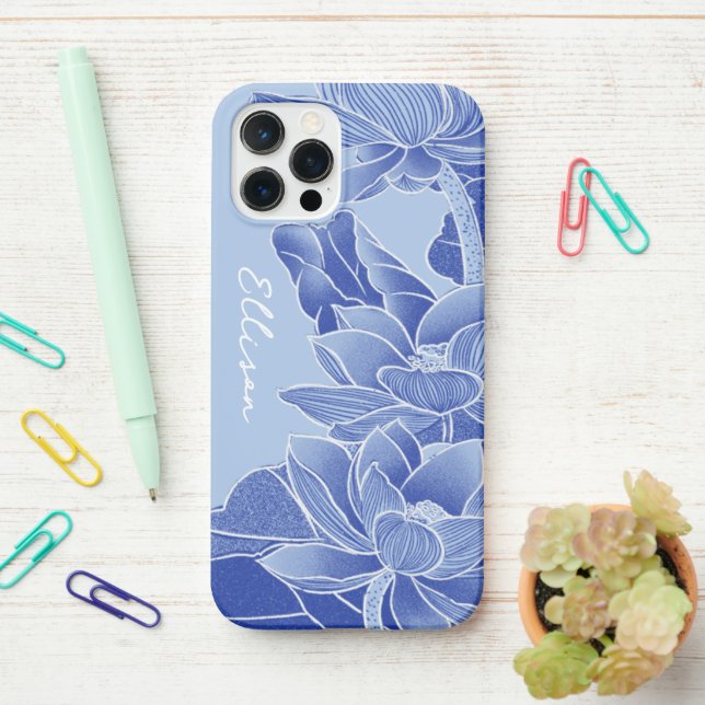 Coque iPhone Fleur bleue personnalisée Lotus Mandala Chinoiseri (Sur le bureau)