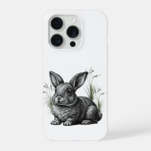 Joli lapin gris parmi les herbes
