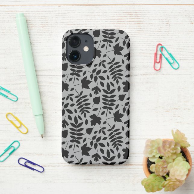 Coque iPhone Motif Feuille tombé noir sur gris (Sur le bureau)