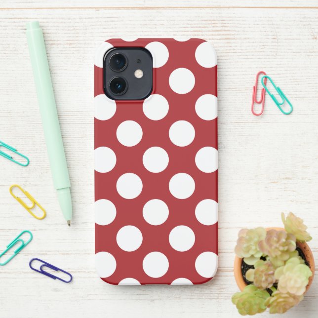 Coque iPhone Pois rouges, Motif à points polka, points, pointil (Sur le bureau)