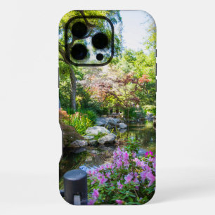 Coque iPhone 16 Pro Max un beau paysage printanier dans le jardin