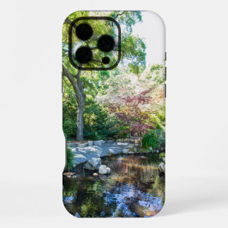 Coque iPhone 16 Pro Max un étang à baldaquin dans le jardin des jardins de