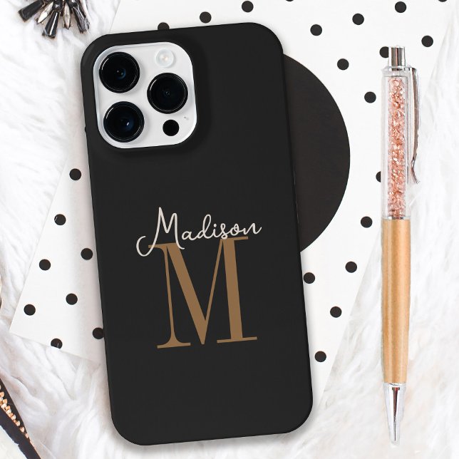Coque iPhone Votre nom et votre monogramme sur noir plat (Simple, modern and classy, personalize this case with your name and monogram initial.)