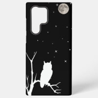 Chouette sur un membre avec lune et étoiles