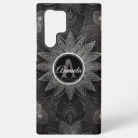 Mandala floral noir et blanc complexe