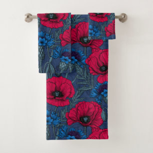 Coquelicots rouges et fleurs bleues sur bleu