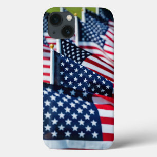 Etui iPhone Case-Mate 400 drapeaux flottant fièrement dans un champ