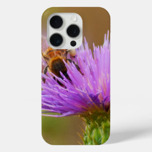 Coque iPhone 15 Pro Abeille Occupée Dans Le Charbon Violet Grosse Phot