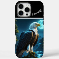Aigle perché sur la branche Bleue Lune nuit