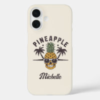 Ananas drôle portant des lunettes de soleil Person