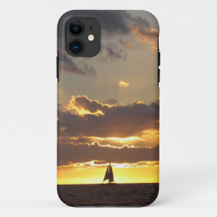 Coque iPhone 11 Bateau à voile au coucher du soleil