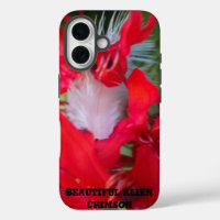 Beauté délicate : Fleur rouge avec plumes blanches