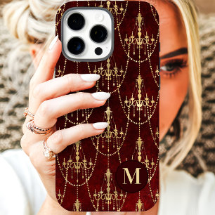 Coques iPhone 16 Pro Max Chandelier or Monogramme rouge