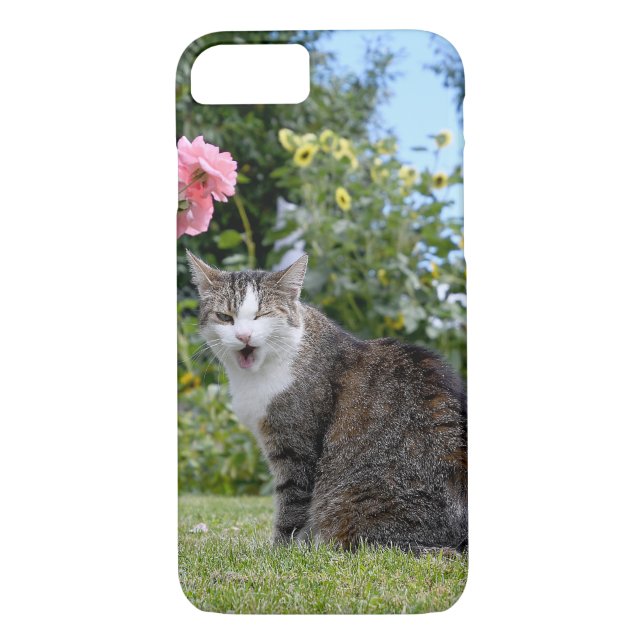Coques Case-Mate iPhone chat tabby en éveil sur l'herbe (Dos)