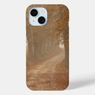 Coque Pour iPhone 15 Chemin forestier des arbres d'automne