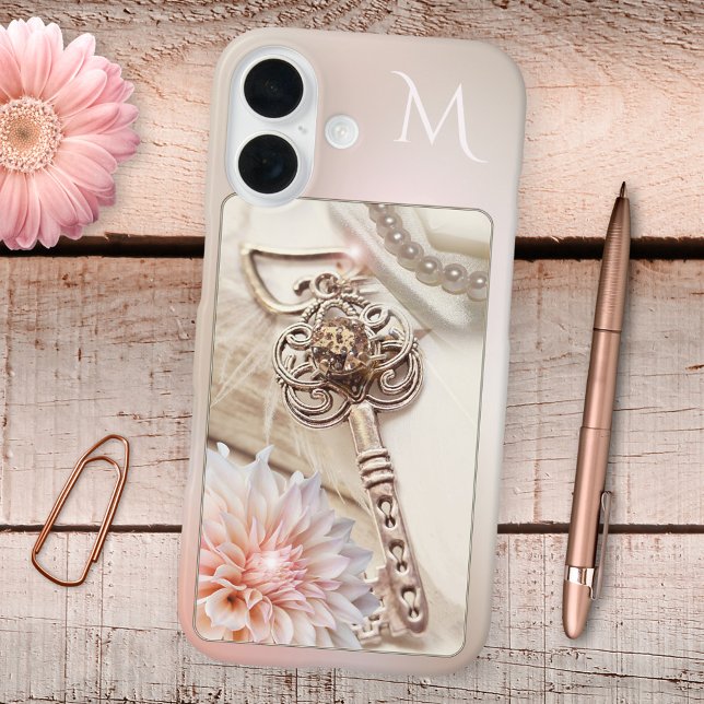 Coques Case-Mate iPhone Clé De Votre Coeur Téléphone Romantique (Phone case featuring a romantic design with an elegant vintage key, pearls, flower and monogram)